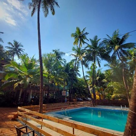 Coconut Garden Beach House Mālvan 外观 照片